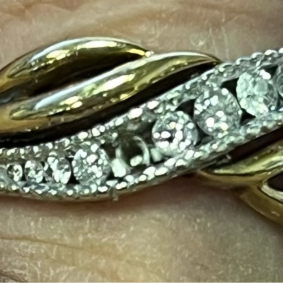 This item is sold won’t let me edit Diamond Ring, 10 K, 1 CTOne Diamond Missing - Picture 7 of 8